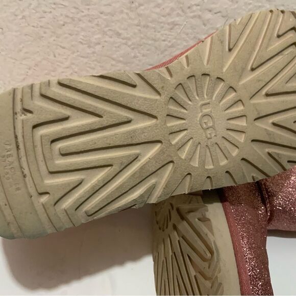 UGG Australia Women Mini Bailey Bow Sparkle Mid Boots Size 7 Pink 1100053 GUC - Picture 10 of 12